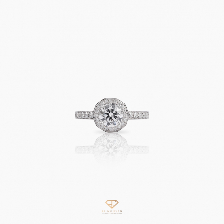 Round Halo Diamond Ring